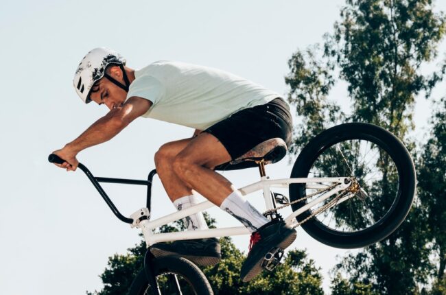 Pedaleando hacia la Victoria: Guía Esencial para Apuestas en Ciclismo